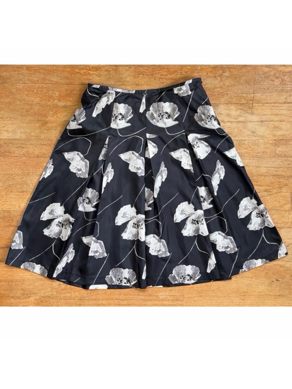 Jones New York Skirt Size 6 NWT 100% Silk Pleated A-Line Black/Gray/White - clas